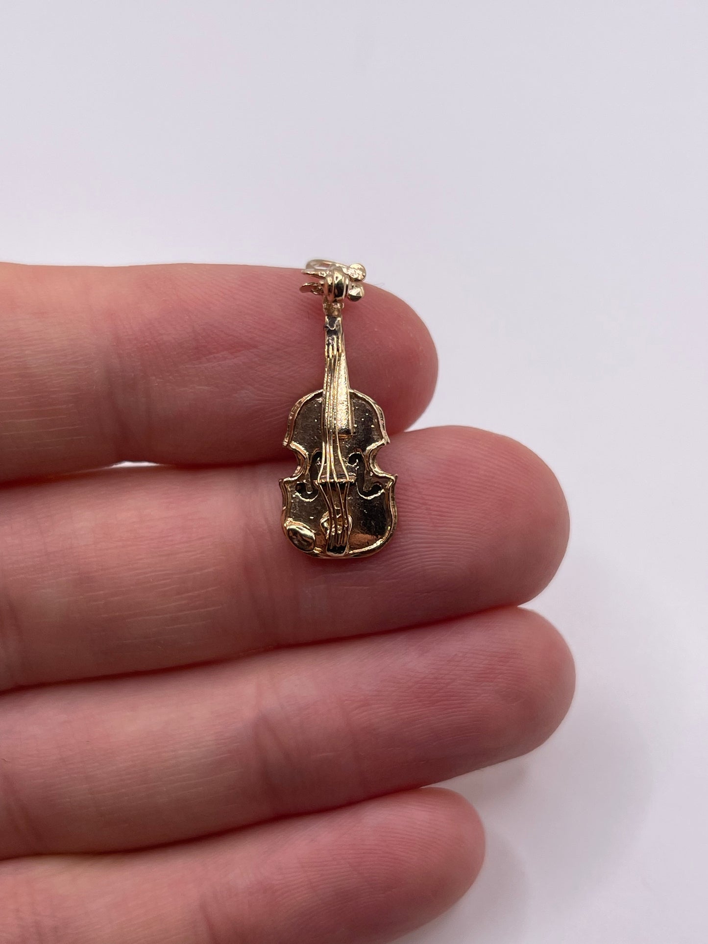 9ct gold violin charm