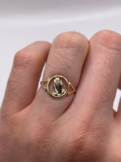 9ct gold praying hands ring