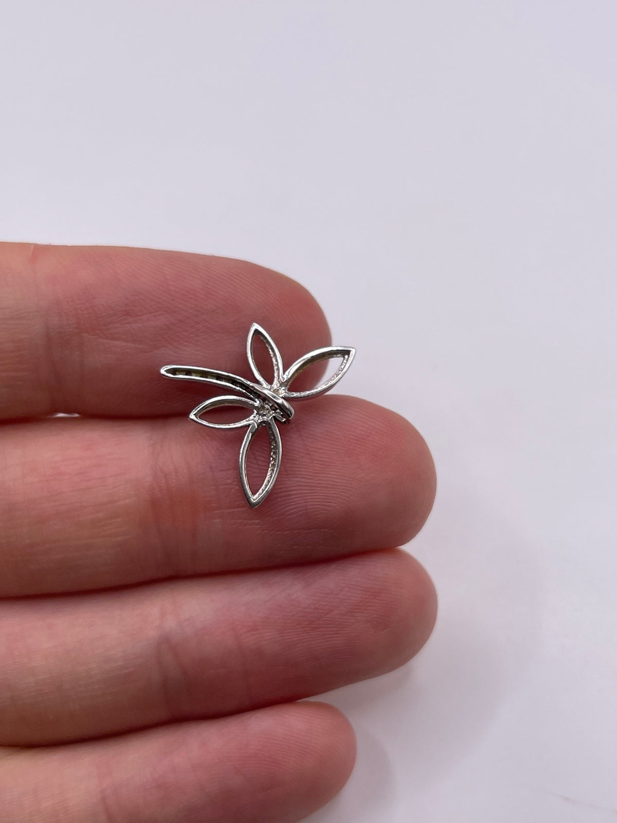 9ct white gold diamond pendant
