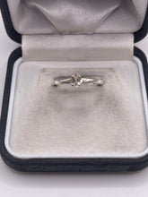 Load image into Gallery viewer, Silver cz ring
