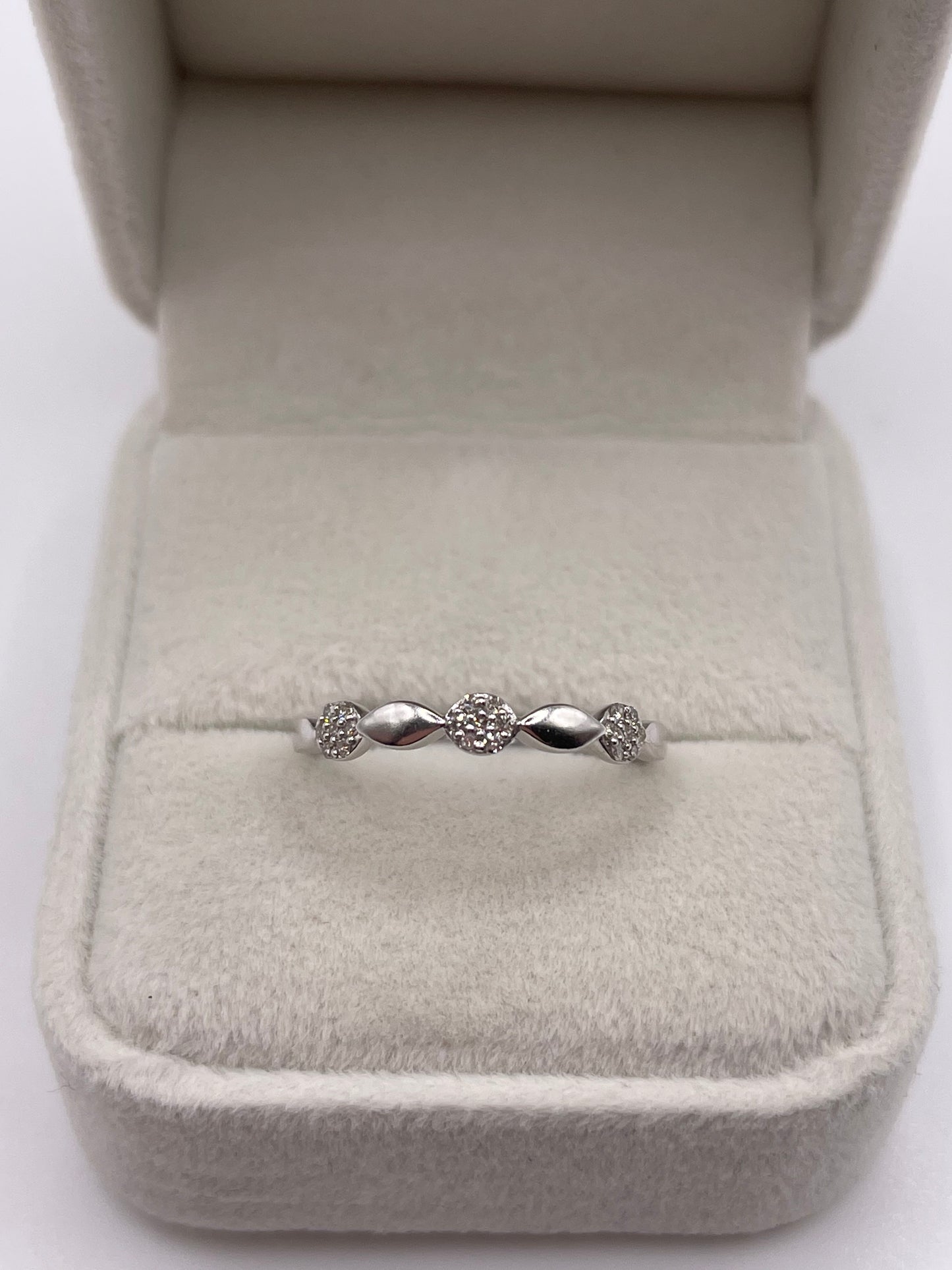 9ct white gold diamond ring