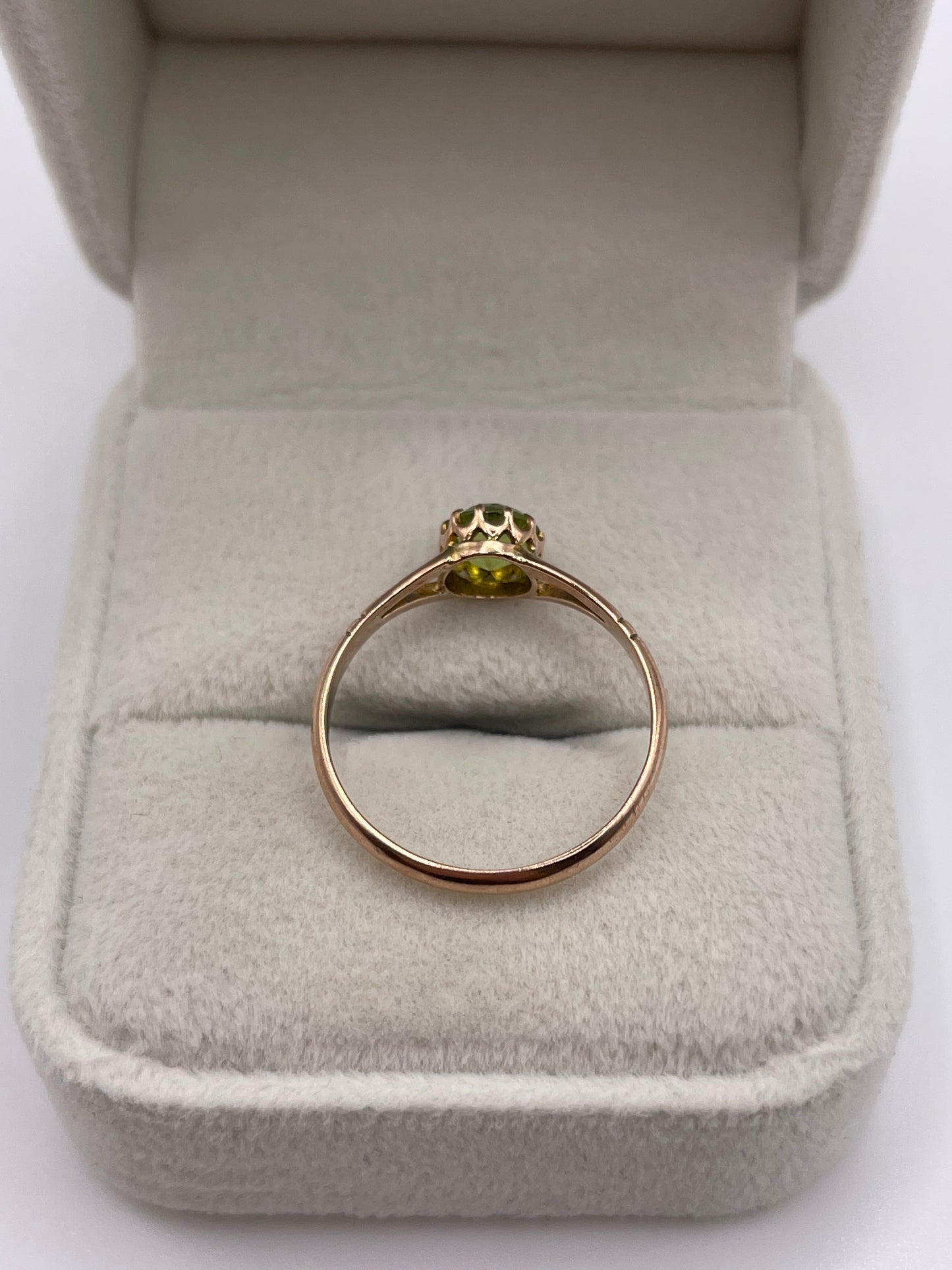 Antique 9ct rose gold peridot ring