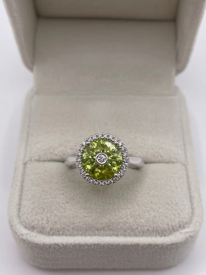 18ct white gold peridot and diamond ring