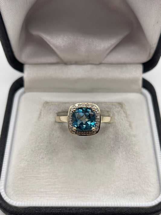 9ct gold topaz and diamond ring