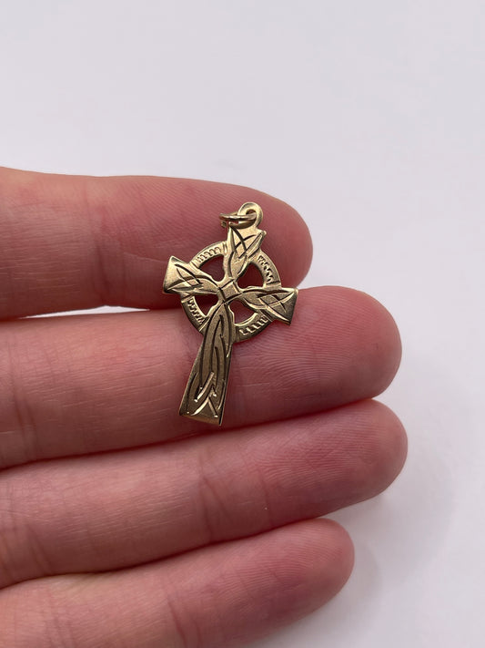 9ct gold cross pendant