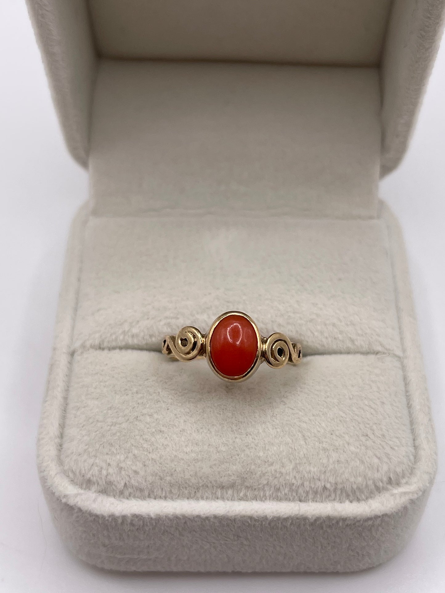 9ct gold coral ring