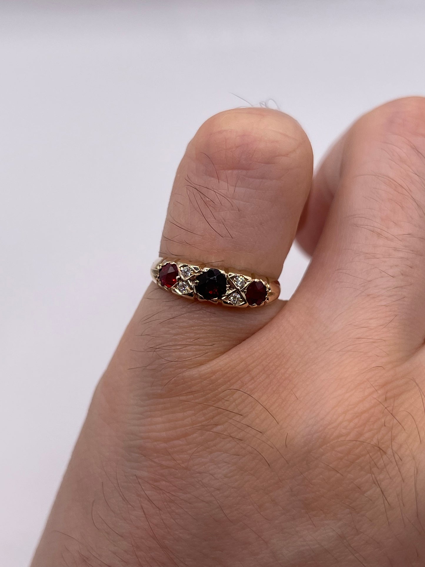 9ct gold garnet and diamond ring