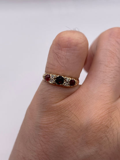 9ct gold garnet and diamond ring