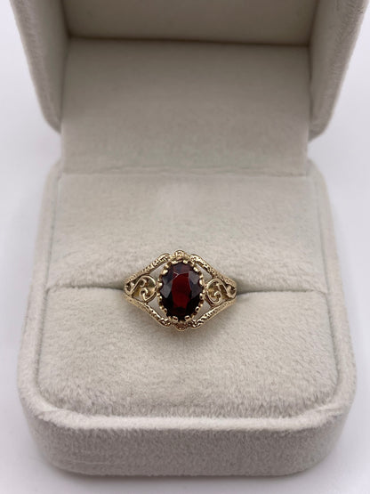 9ct gold garnet ring