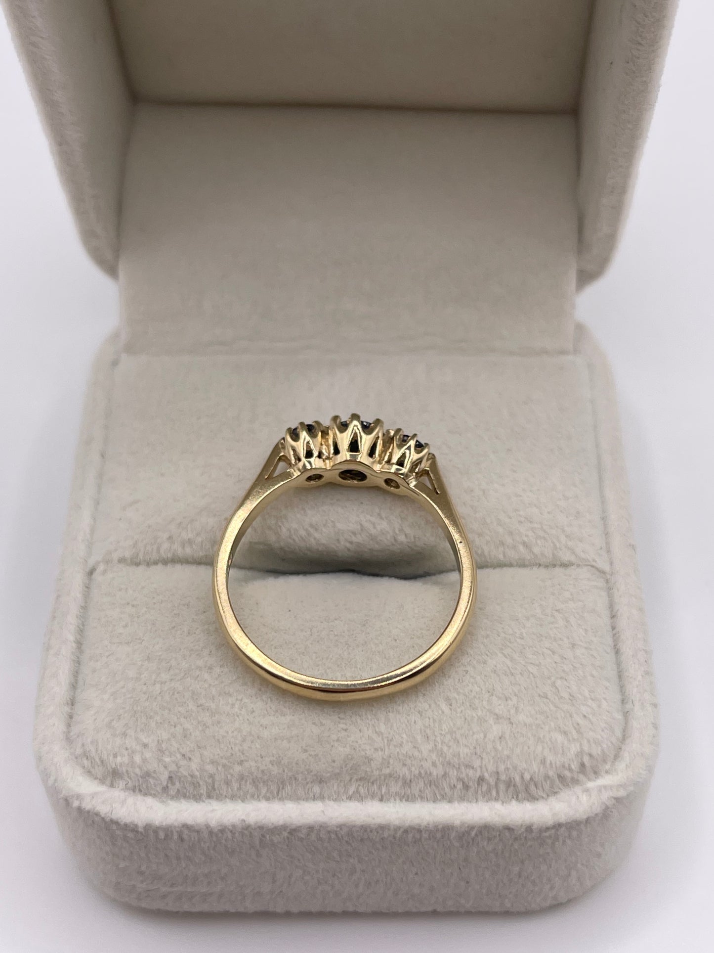 9ct gold sapphire ring
