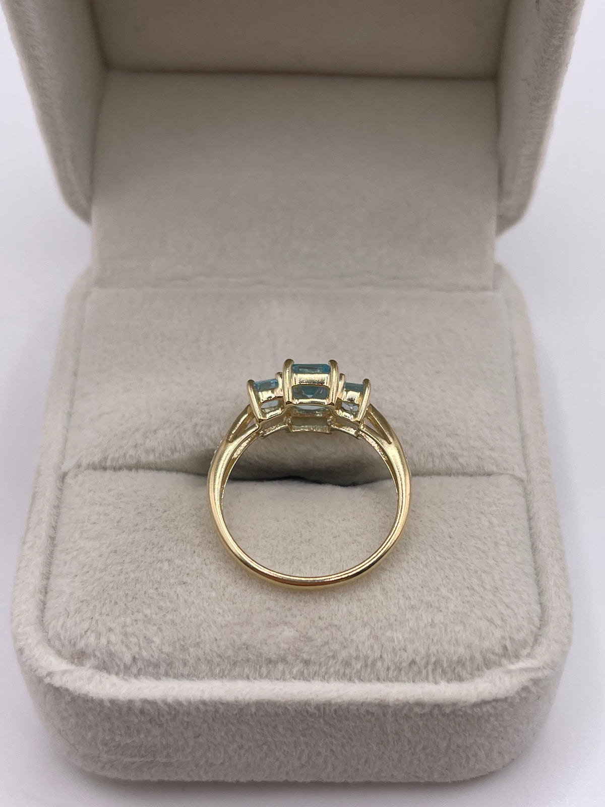 9ct gold topaz and diamond ring