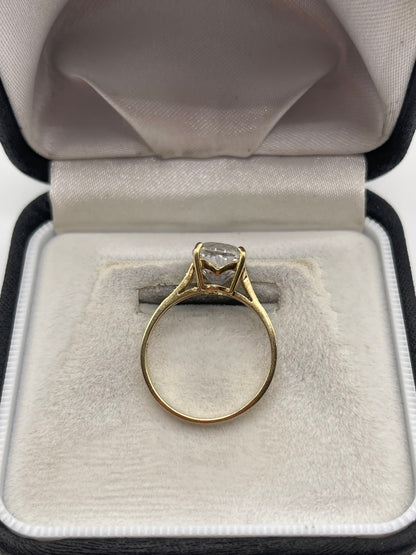9ct gold topaz and diamond ring