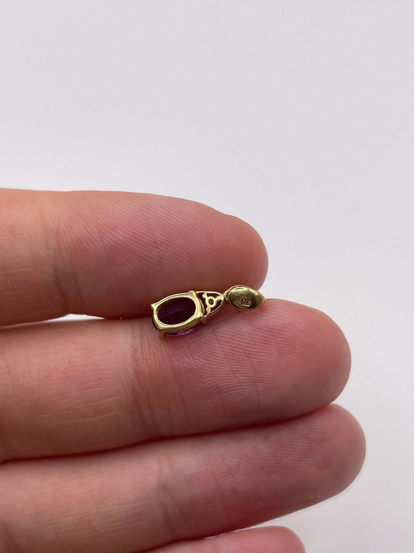 9ct gold amethyst and diamond pendant