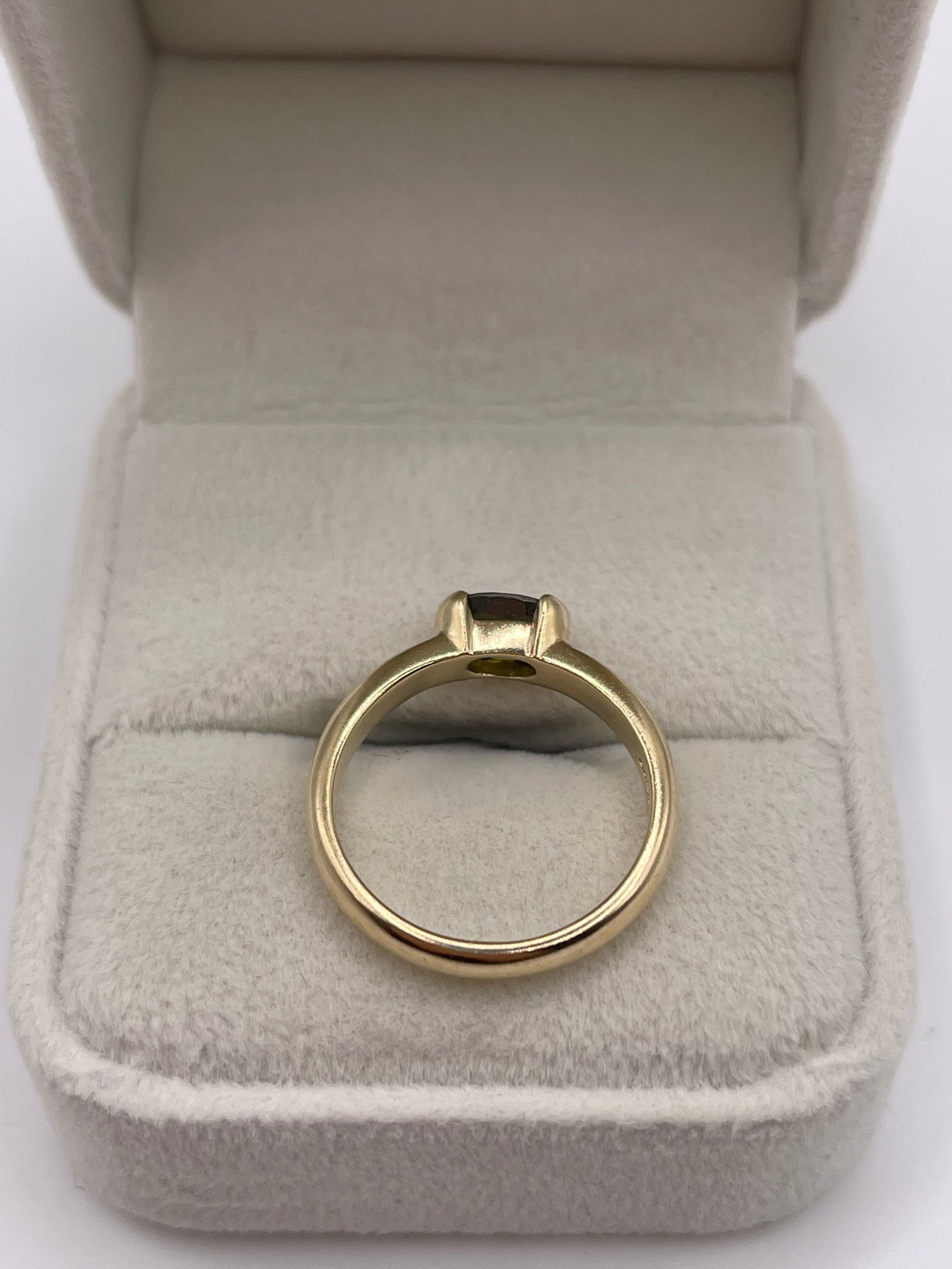 9ct gold quartz ring