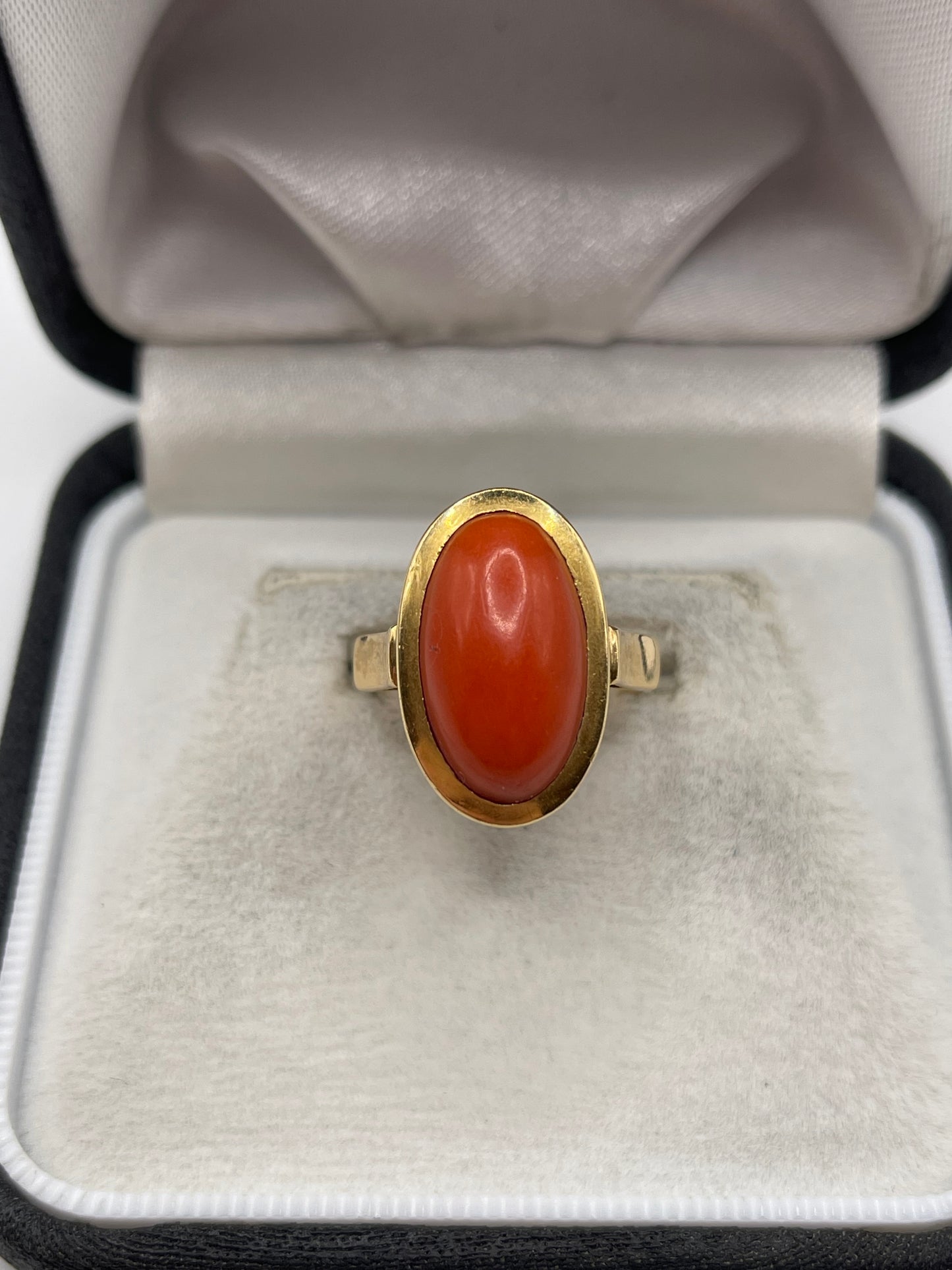 18ct gold coral ring