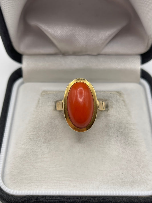 18ct gold coral ring