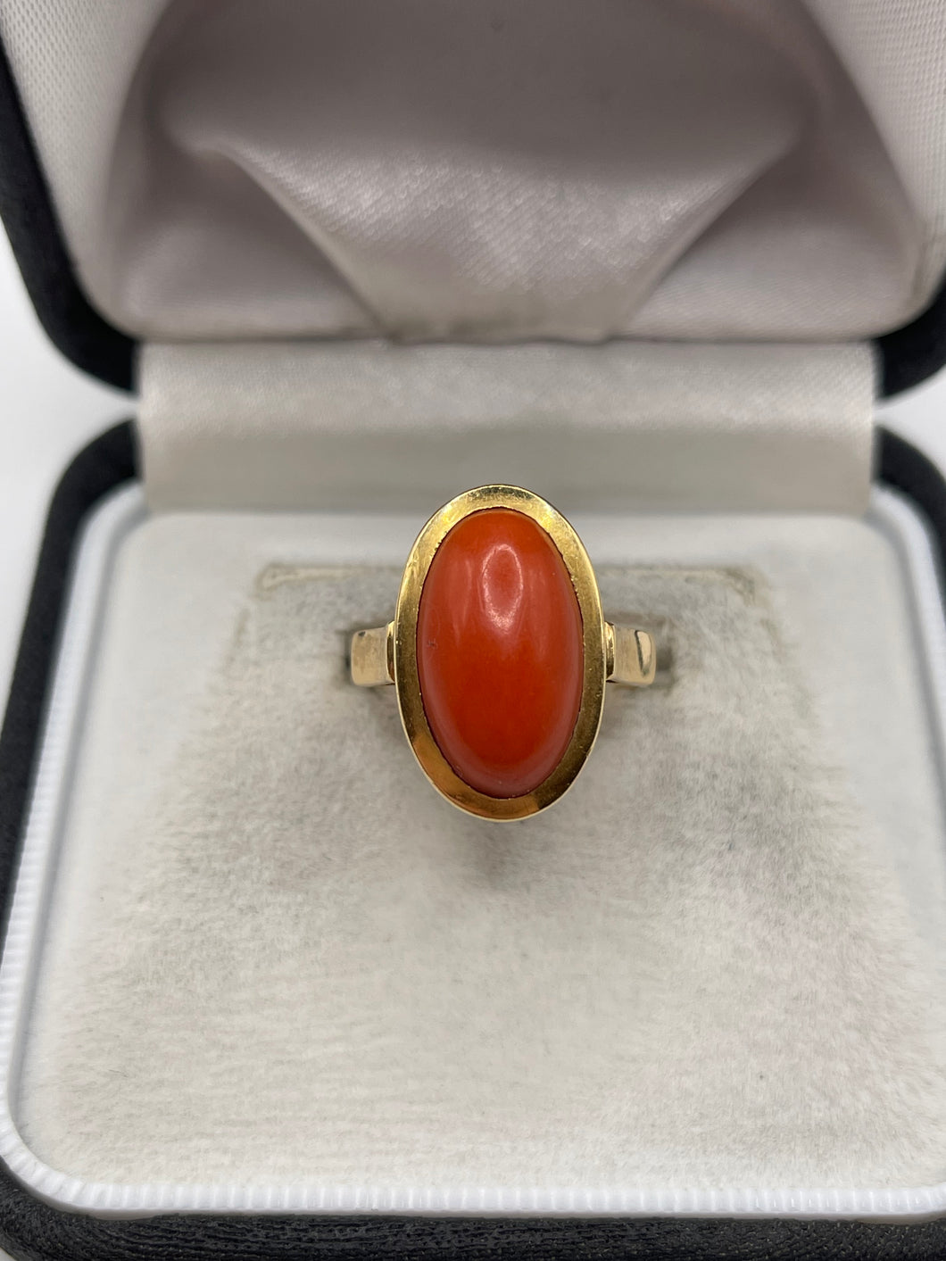 18ct gold coral ring