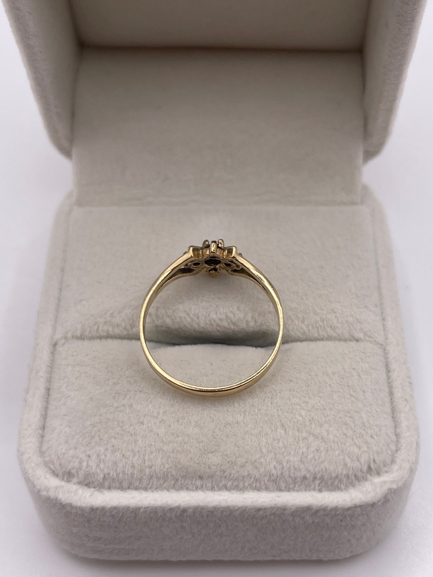 9ct gold sapphire ring