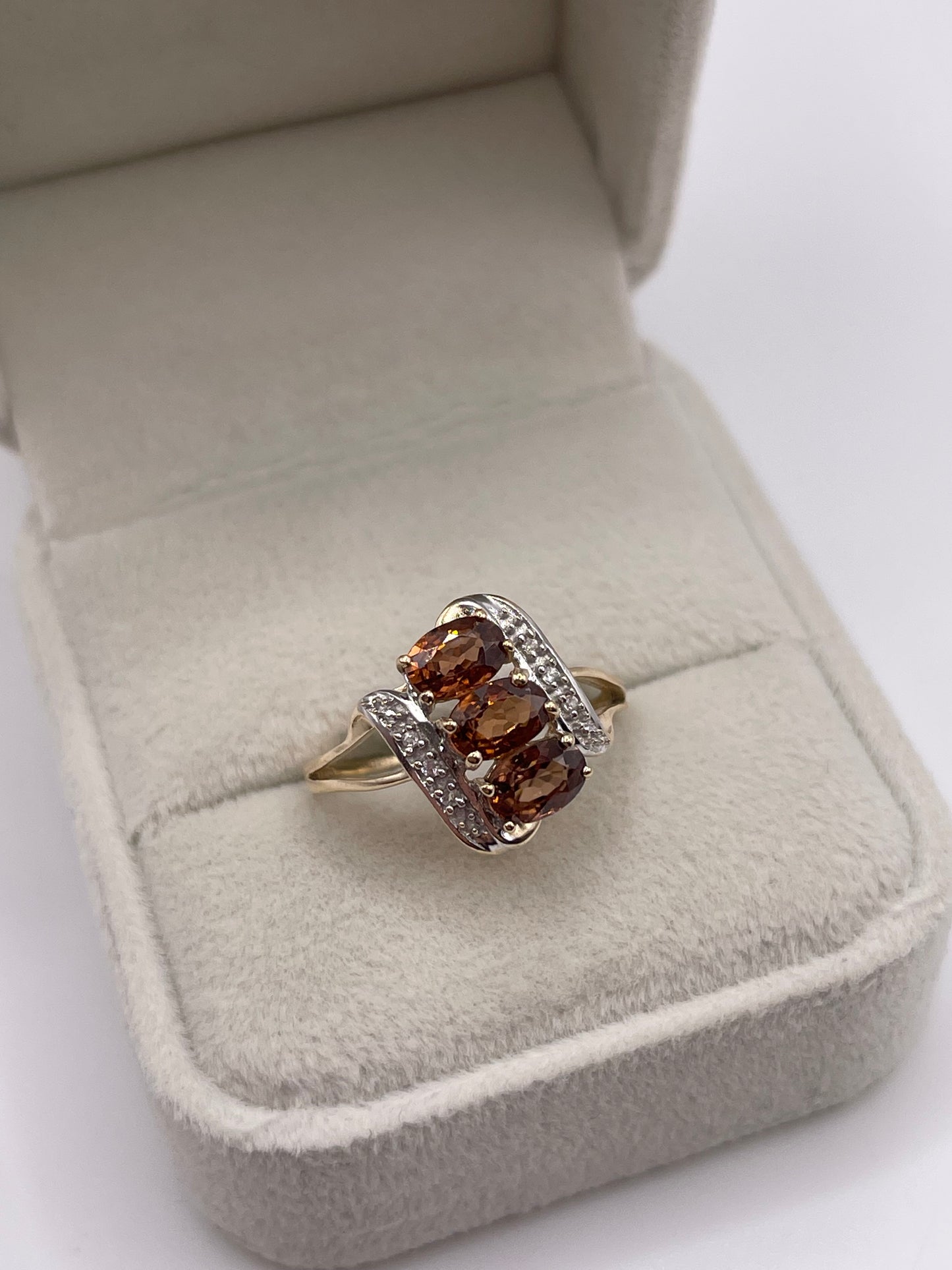 9ct gold zircon cluster ring
