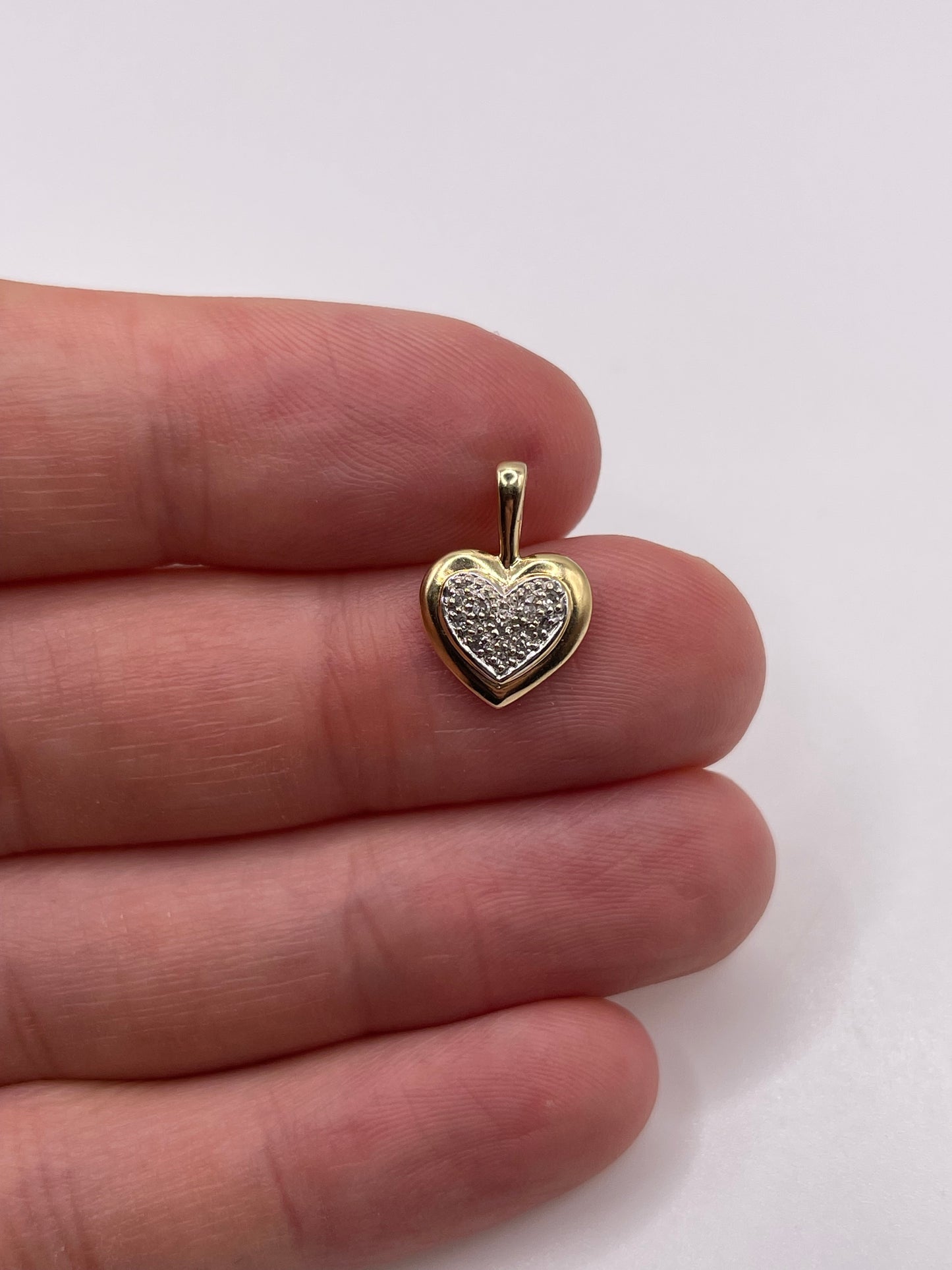 9ct gold diamond heart pendant
