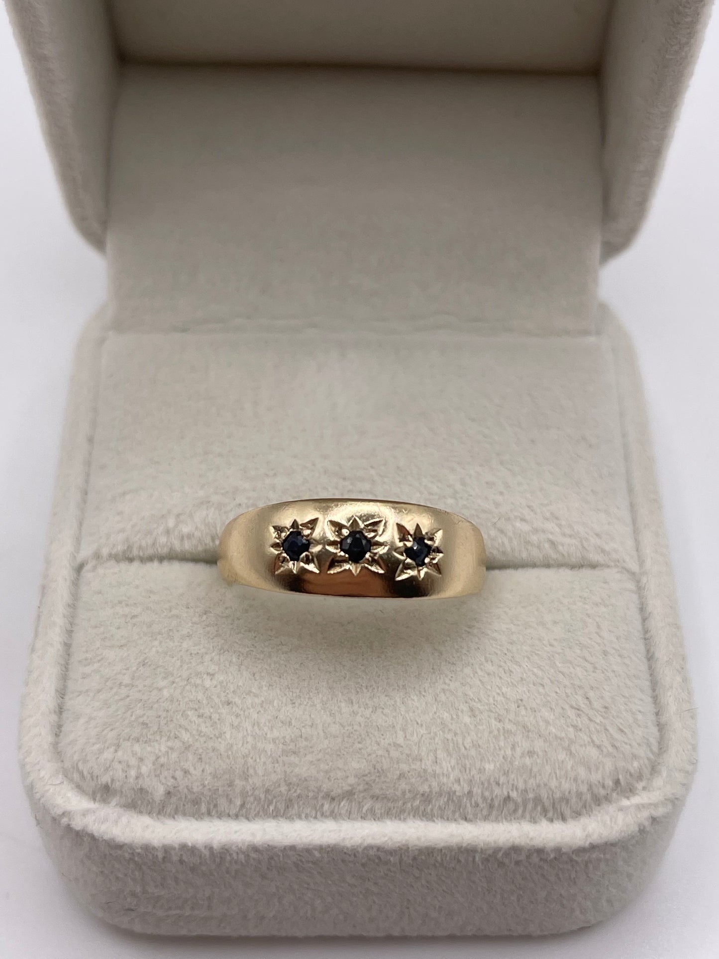 9ct gold sapphire gypsy ring