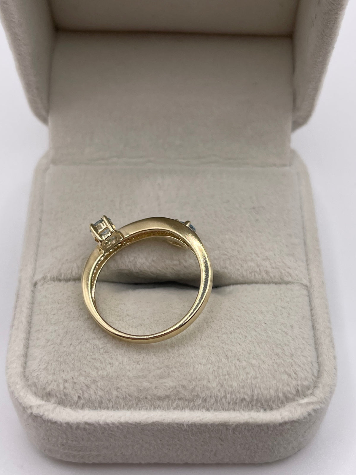 9ct gold topaz and diamond ring