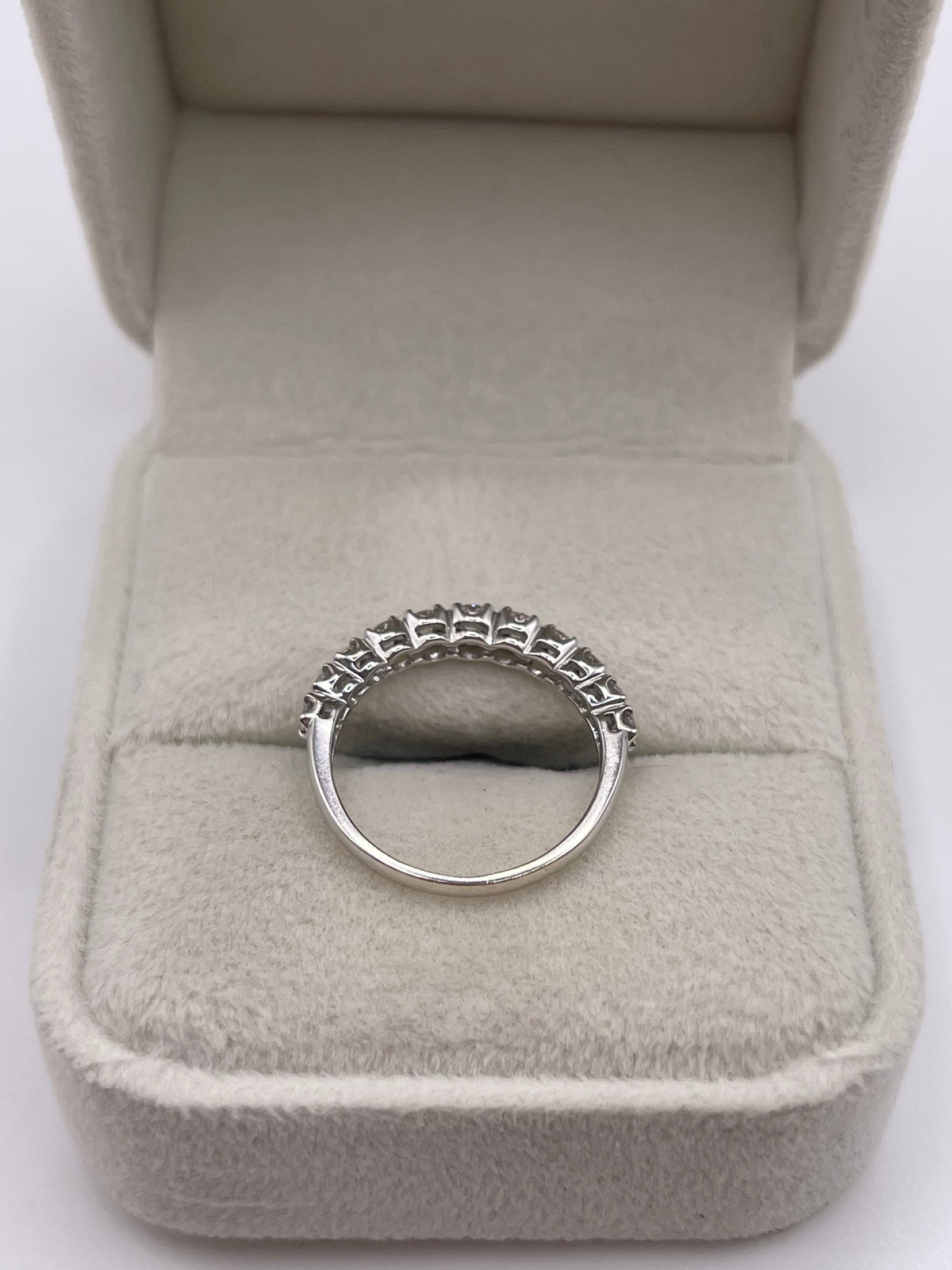 18ct white gold diamond ring