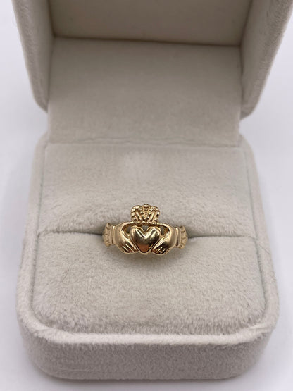 9ct gold claddagh ring