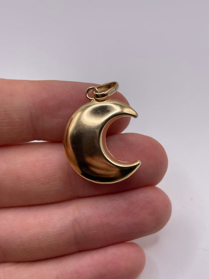 9ct gokd crescent pendant