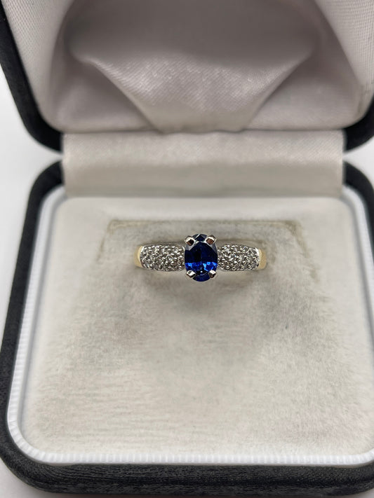 18ct gold sapphire and diamond ring