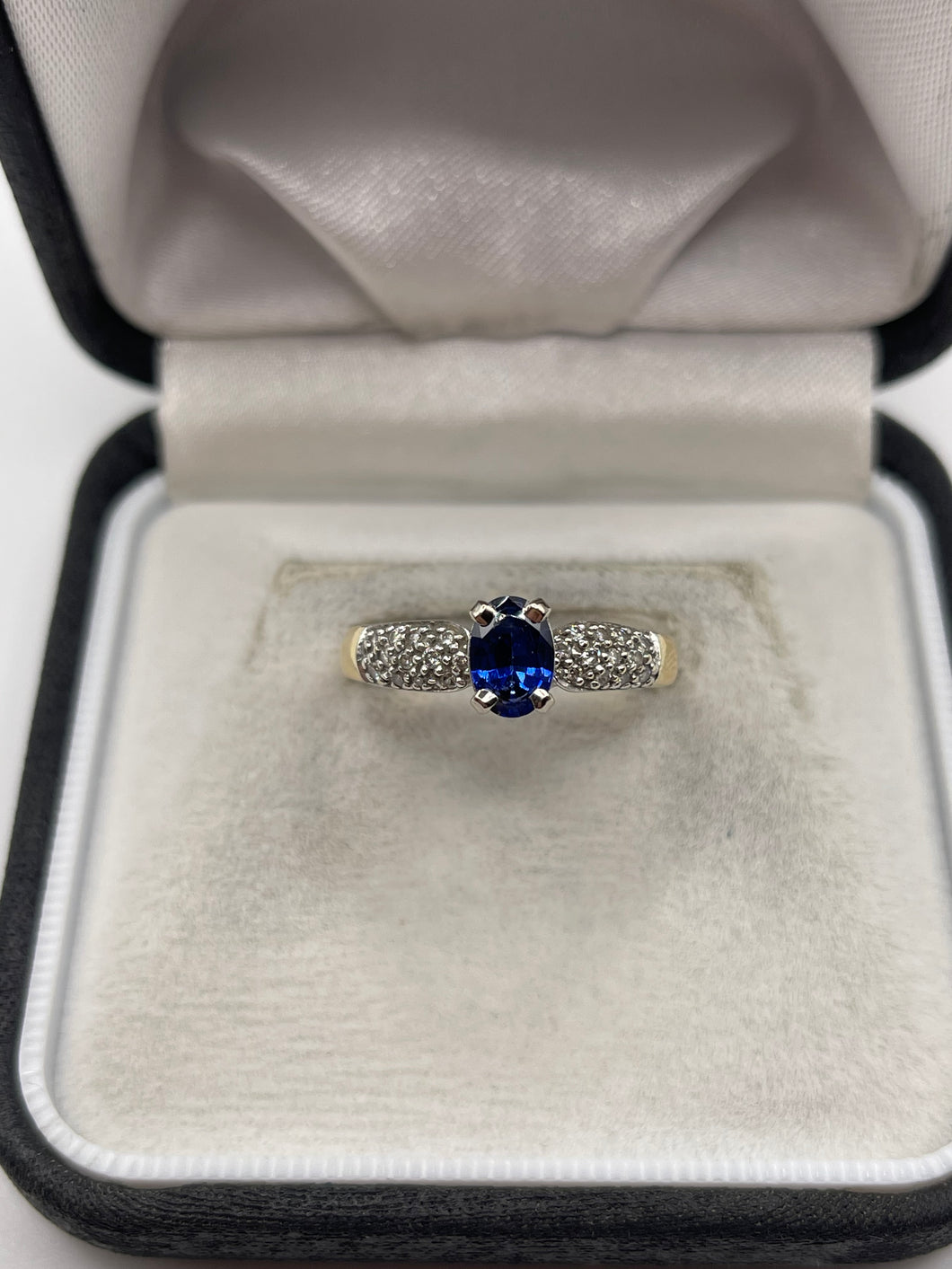 18ct gold sapphire and diamond ring