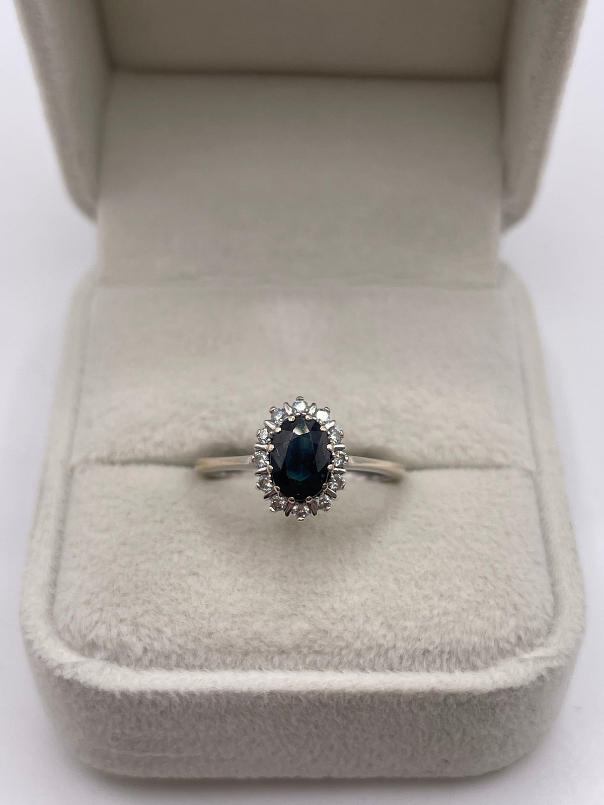 18ct white gold sapphire and diamond ring