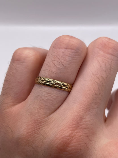 9ct gold patterned ring