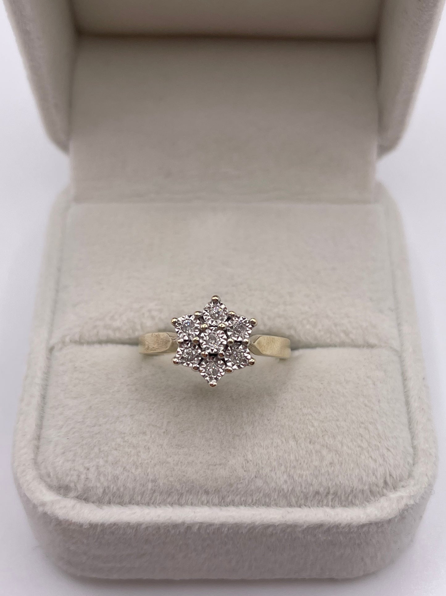 9ct gold diamond cluster ring