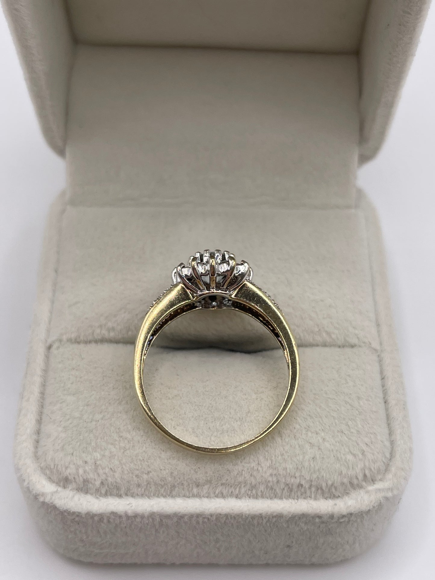 9ct gold aquamarine and diamond ring