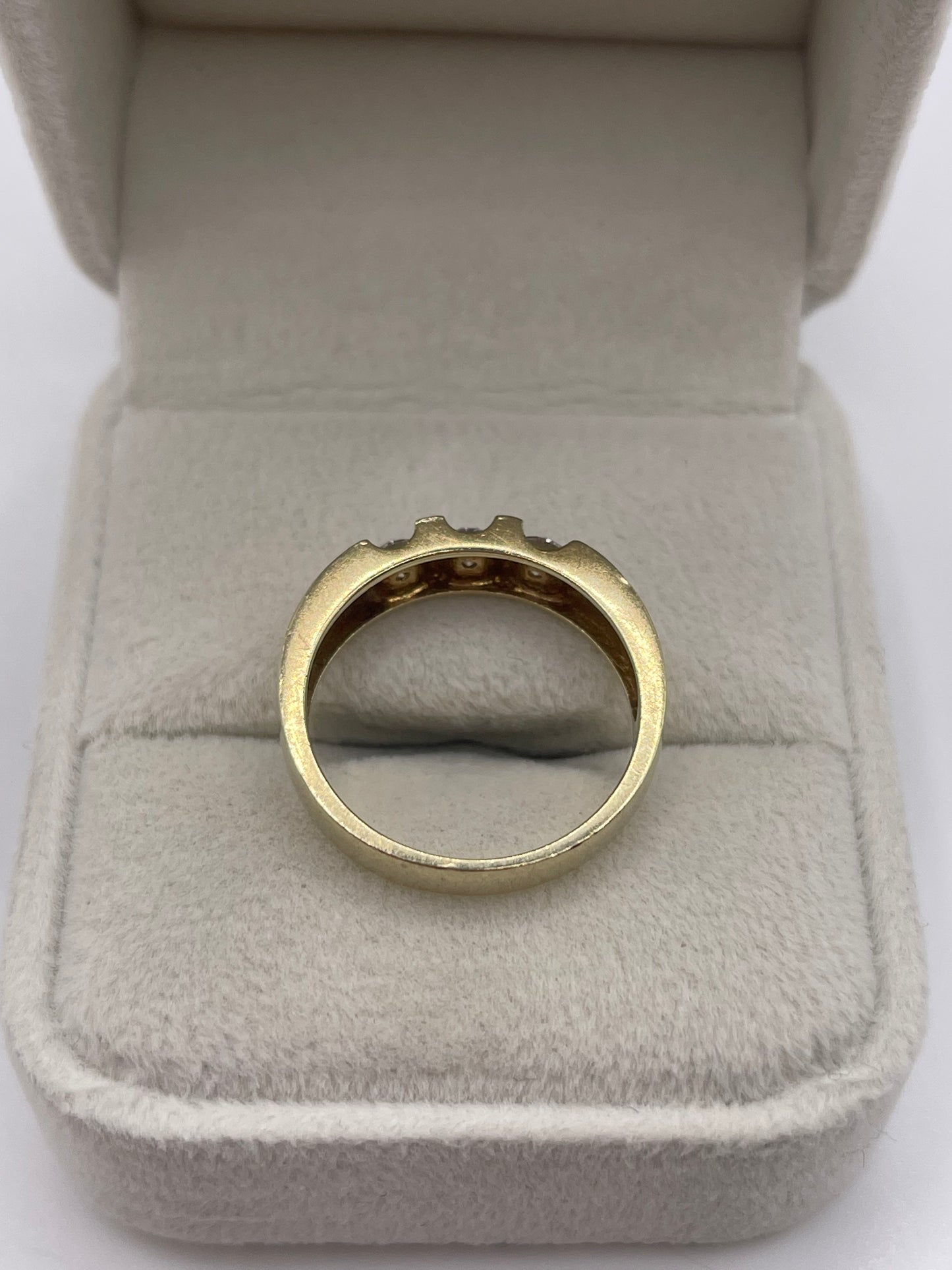 9ct gold cz ring