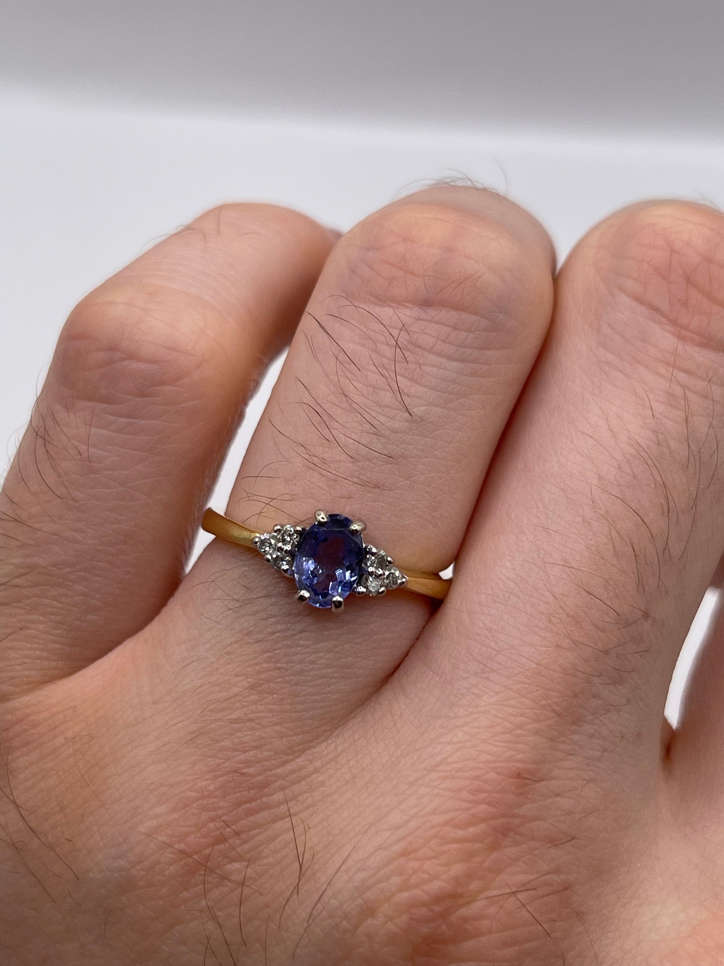 18ct gold tanzanite and diamond ring