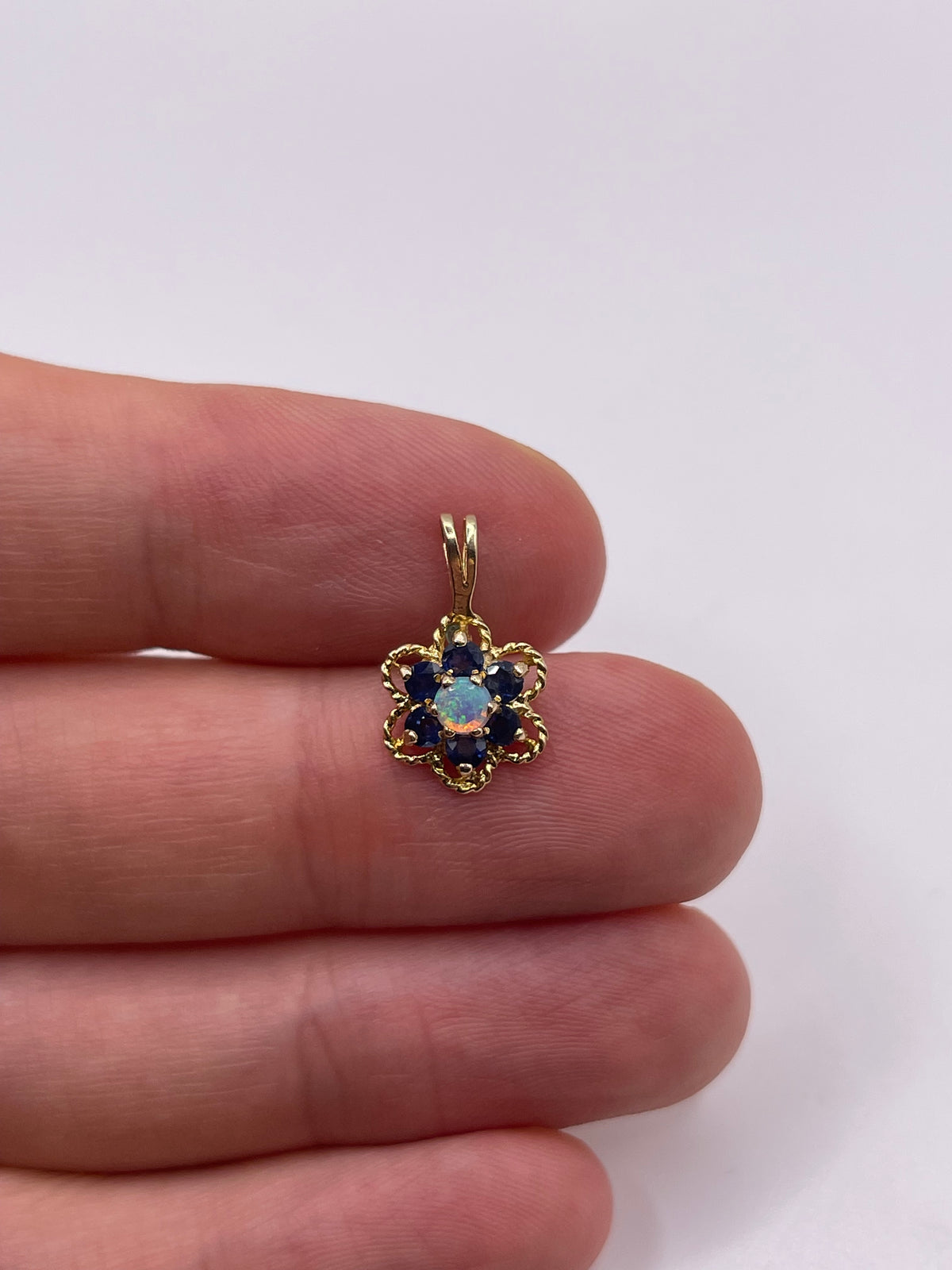 9ct gold opal and sapphire pendant