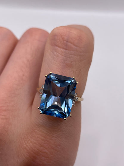 9ct gold topaz and diamond ring