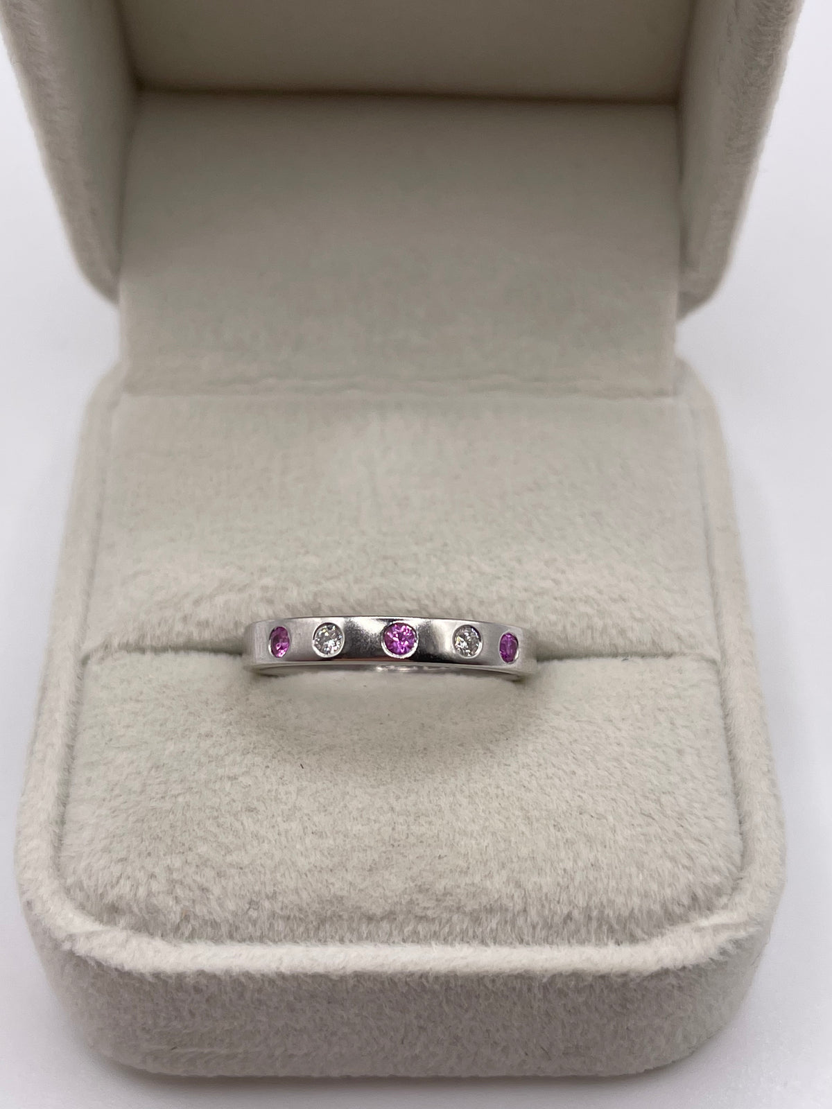 18ct white gold pink sapphire and diamond ring