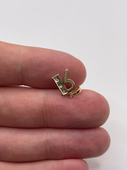 9ct gold diamond initial R pendant