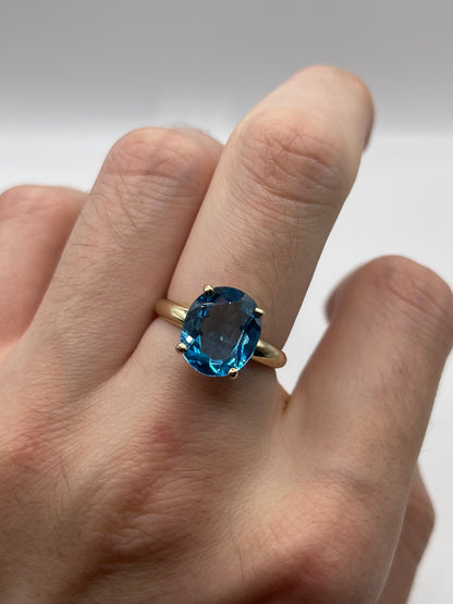 9ct gold blue topaz ring