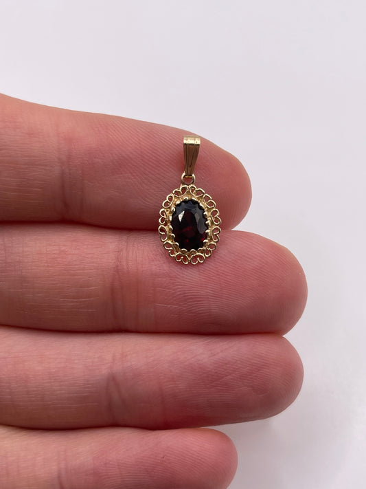 9ct gold opal pendant