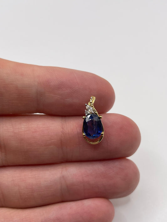 9ct gold kyanite and zircon pendant