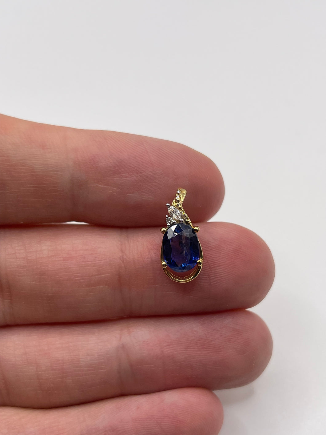 9ct gold kyanite and zircon pendant