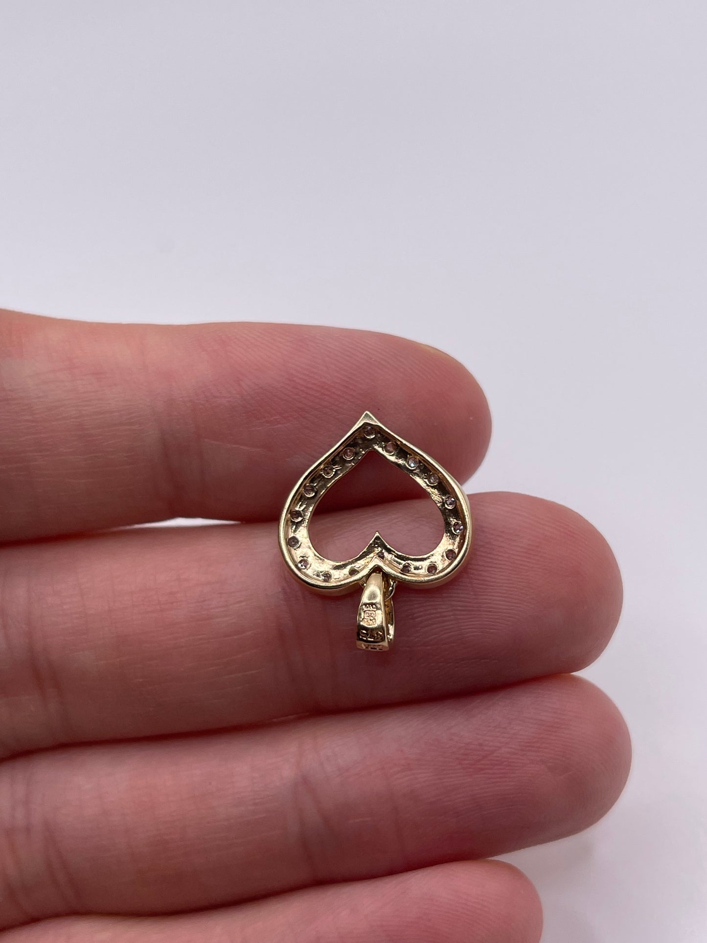 9ct gold diamond heart pendant