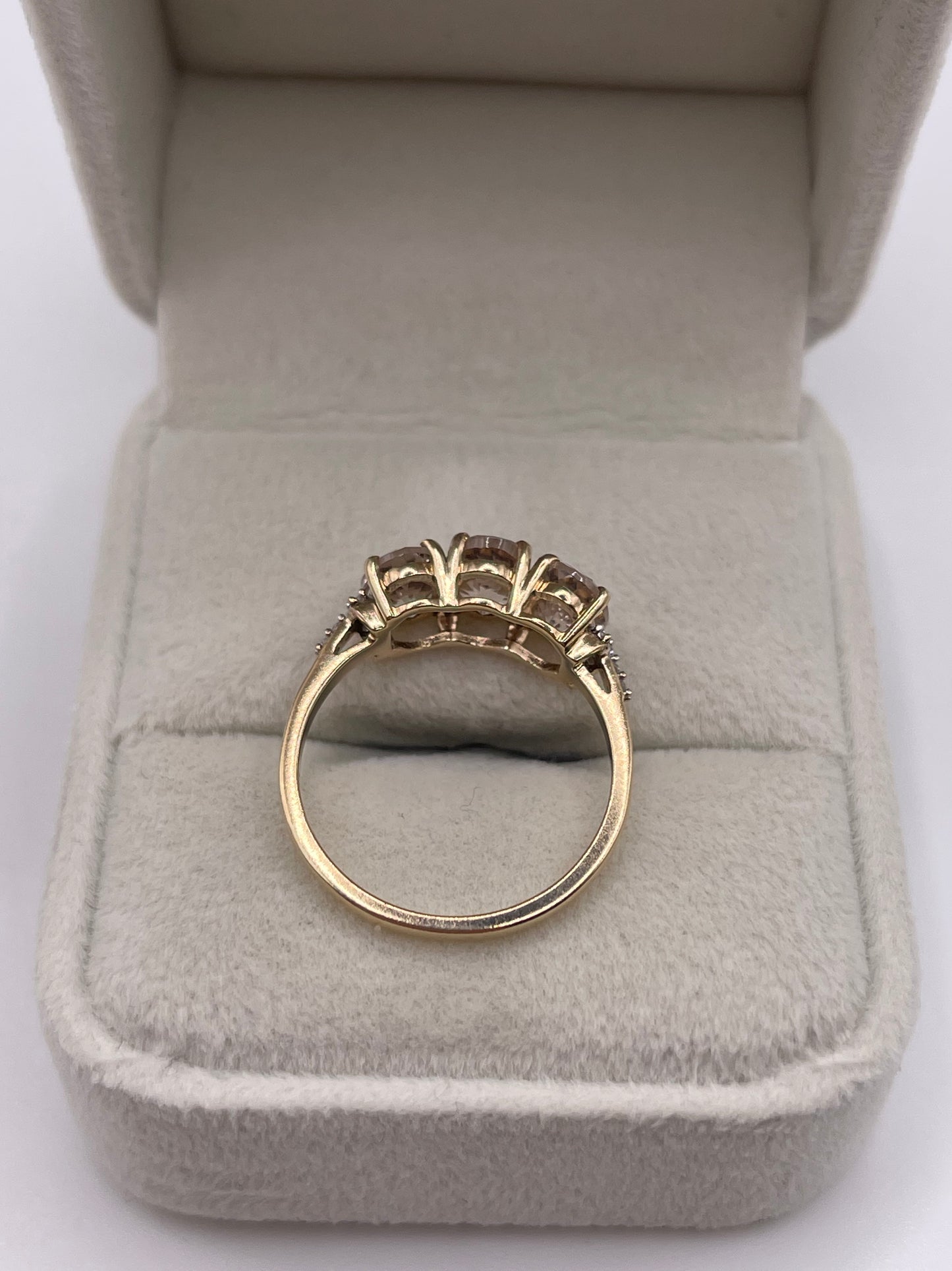 9ct gold morganite and diamond ring
