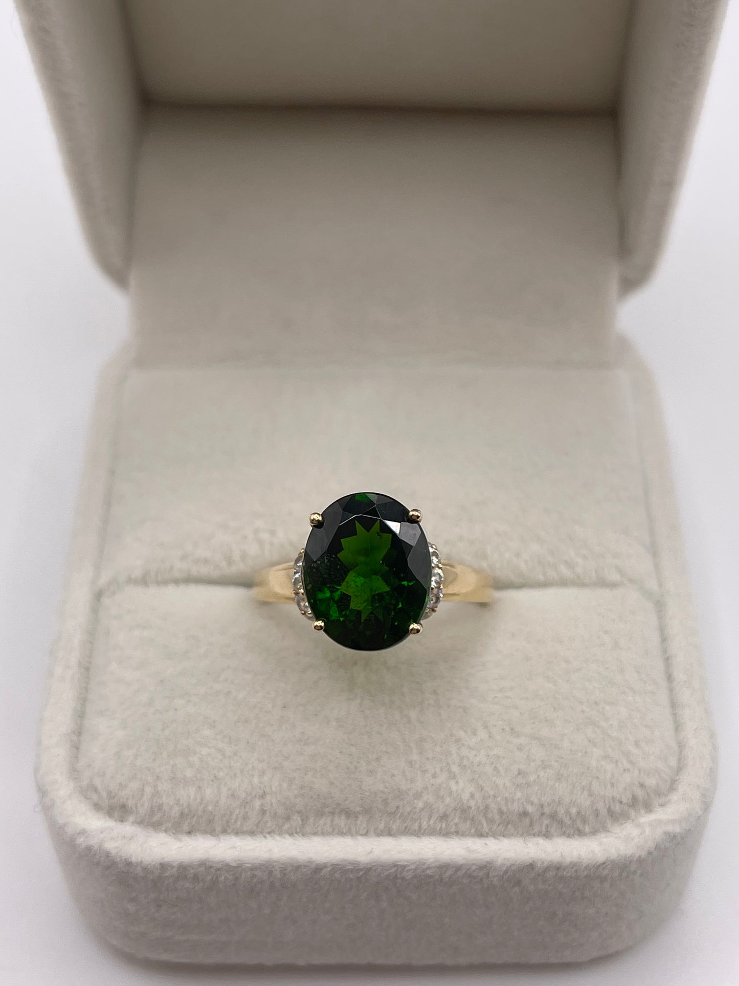 9ct gold diopside and zircon ring