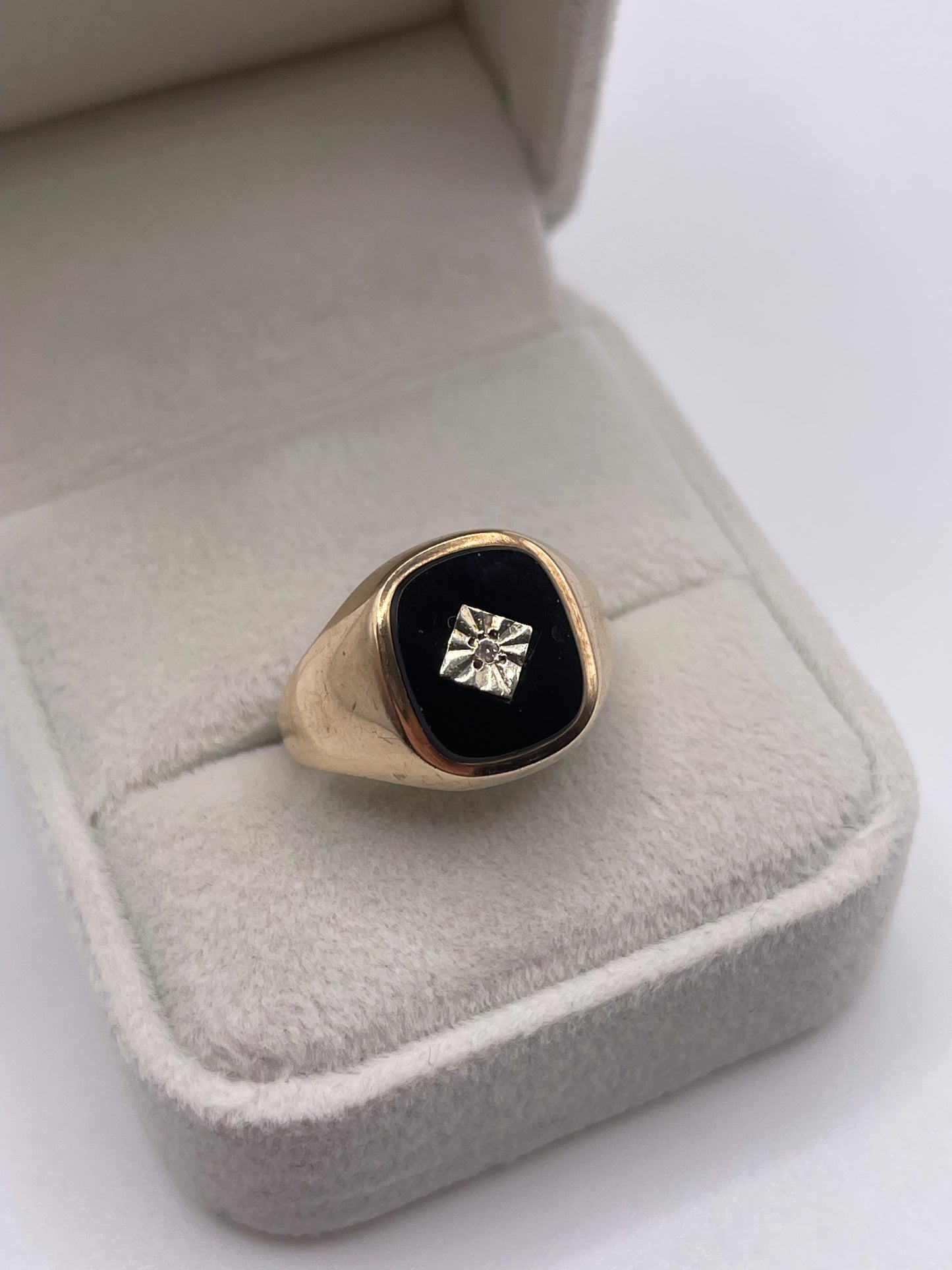 9ct gold onyx and diamond signet ring