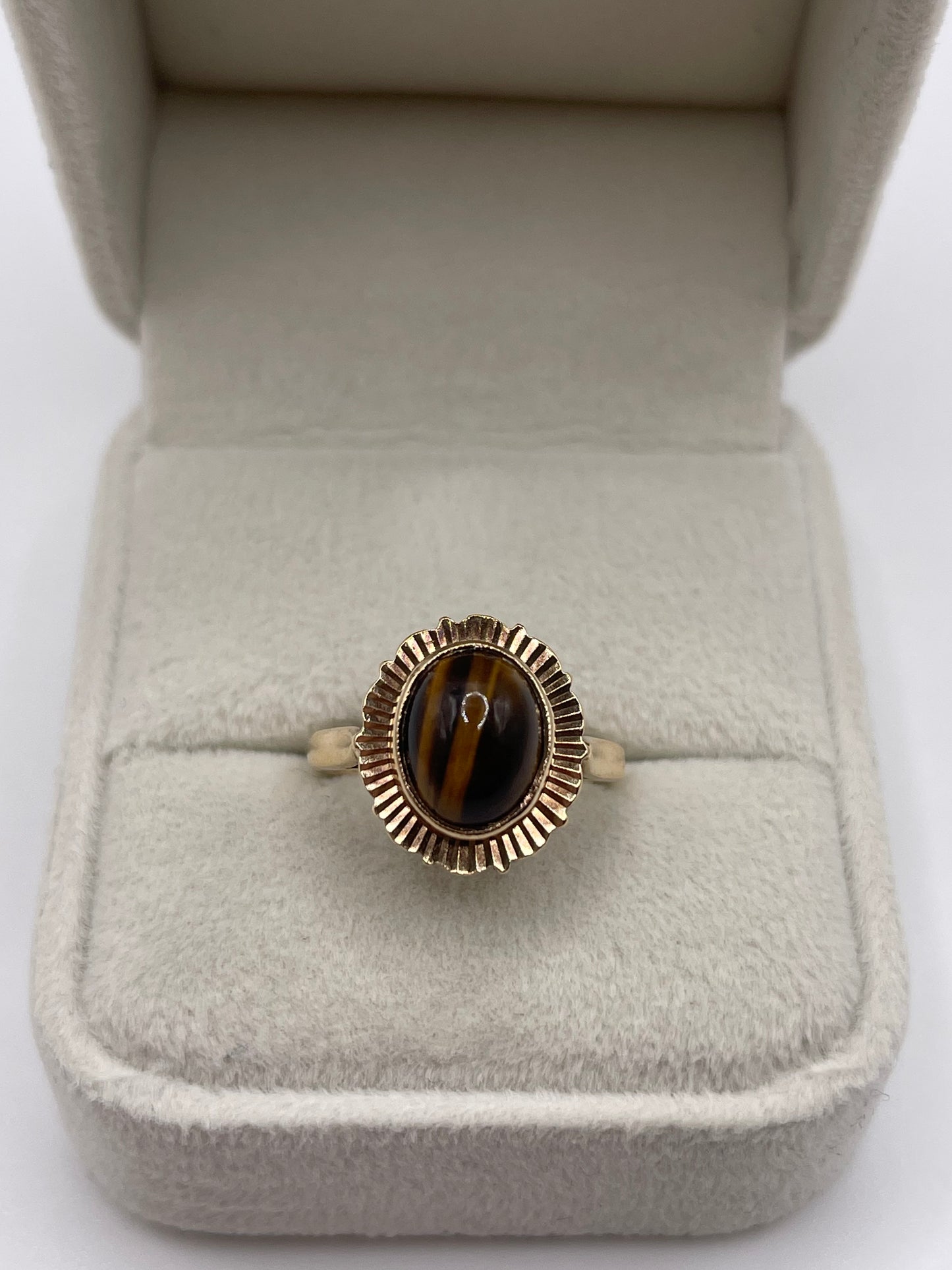 9ct gold tigers eye ring